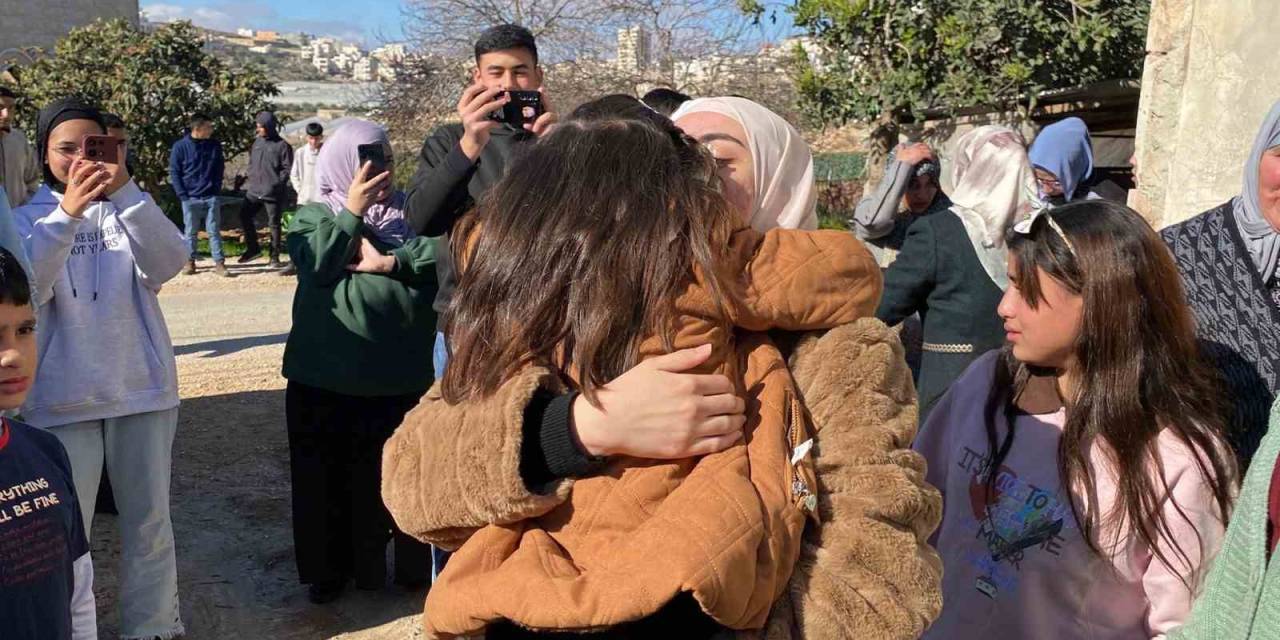 İsrail’in Serbest Bıraktığı Filistinli Cenin Amro Ailesine Kavuştu