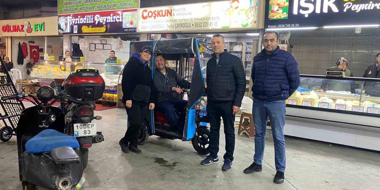 Somalı Pazarcılardan Engelleri Aşan Yardım