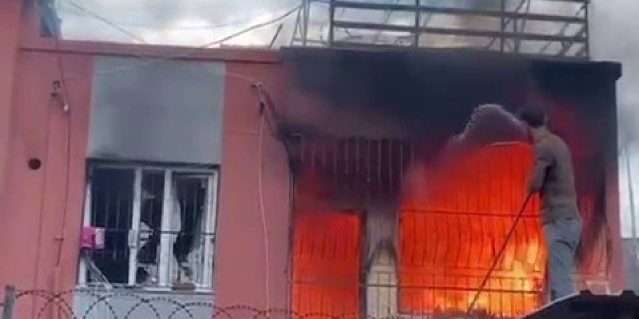 Alev Alev Yanan Eve Hortumla Müdahale