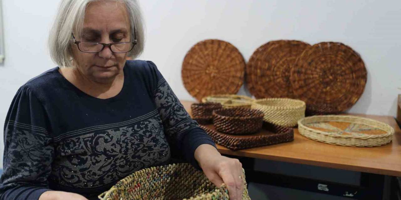 Gebze’de Kağıt Atıklar Sanata Dönüşüyor