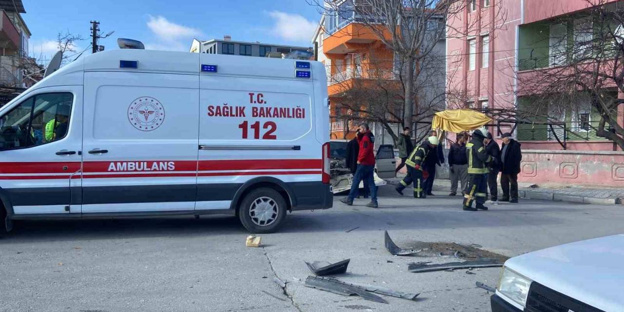 Karaman’da Otomobil İle Minibüs Çarpıştı: 1 Yaralı