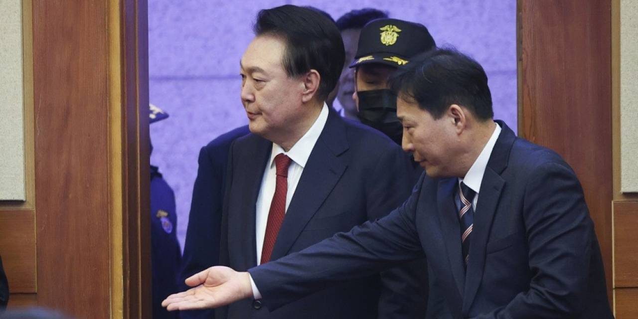 Güney Kore Devlet Başkanı Yoon Azil Davası Kapsamında İlk Kez Hakim Karşısına Çıktı