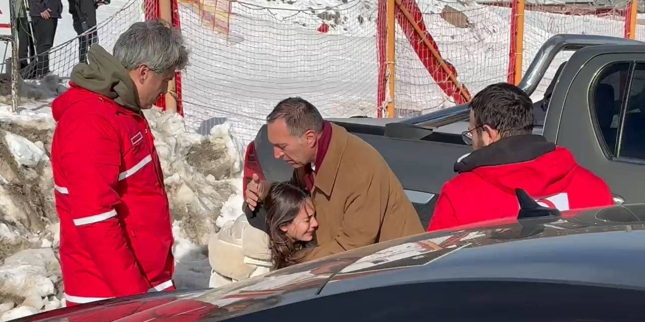 Alevlere Teslim Olan Otelde Acı Bekleyiş