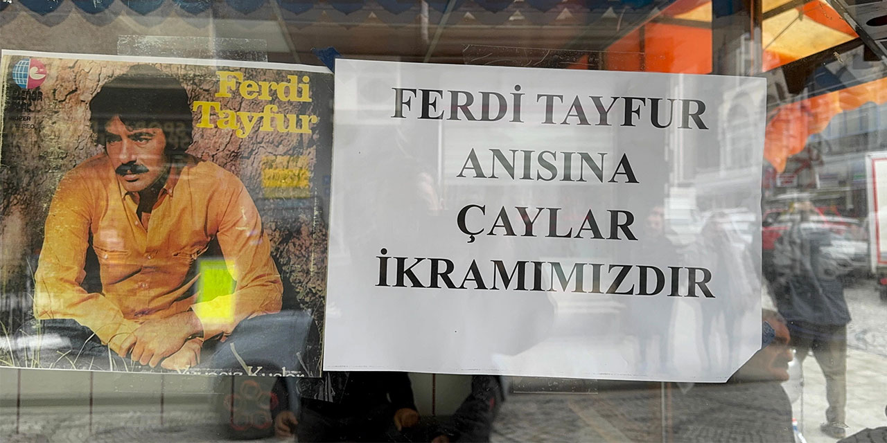 Ferdi Tayfur hayranı muhtar herkese ücretsiz Rize çayı dağıttı