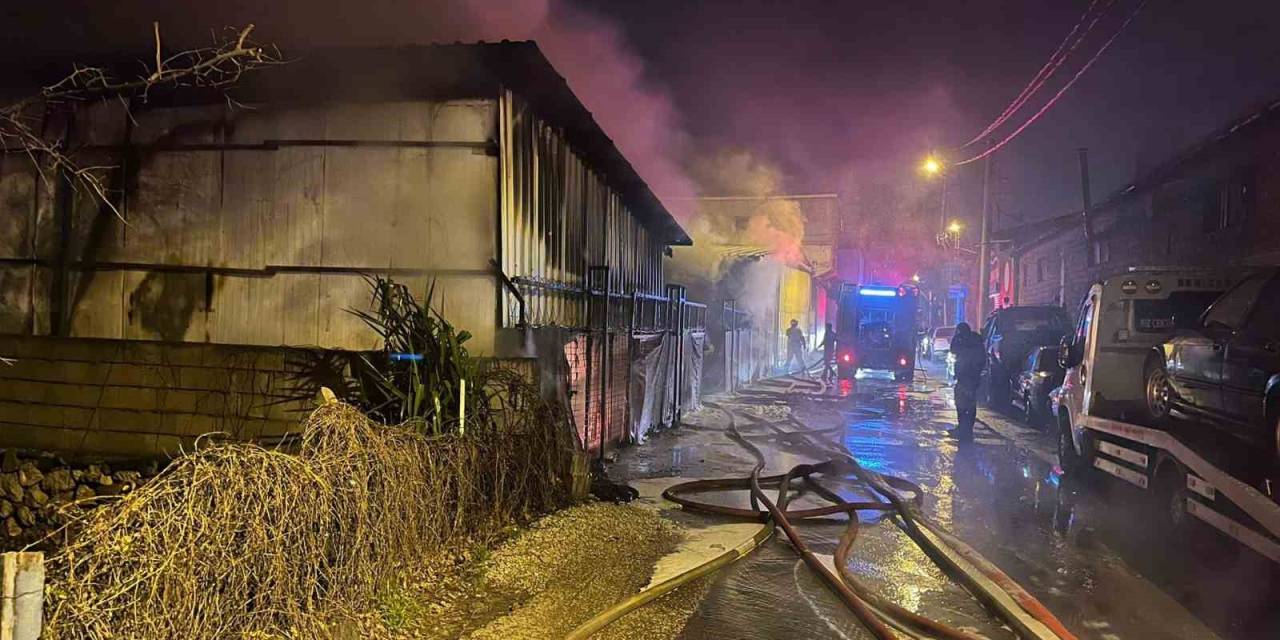 Alevlere Teslim Olan Oto Galeride 10 Araç Küle Döndü