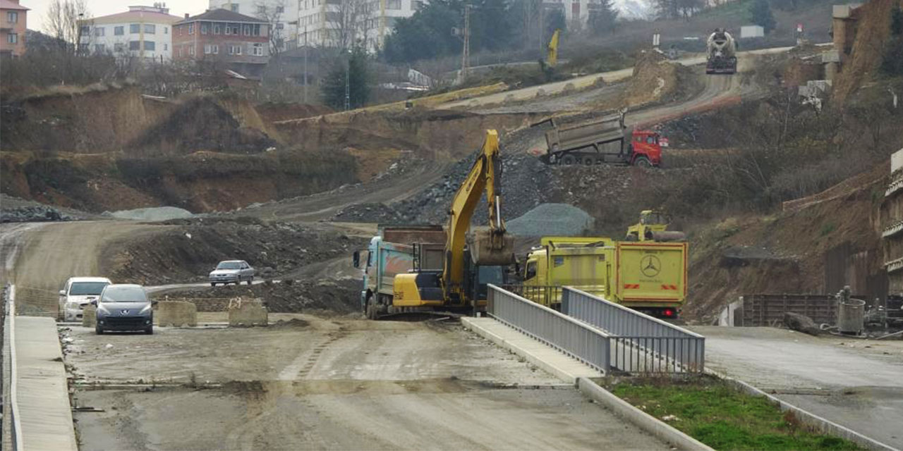 Trabzon'daki Türkiye'nin en maliyetli şehir içi yollarından Kanuni Bulvarı inşaatında sona doğru