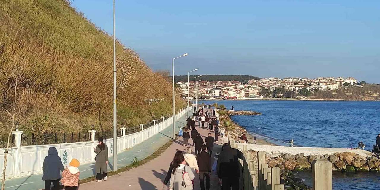 Tekirdağ’da Güneşli Havada Vatandaşlar Sahile Akın Etti