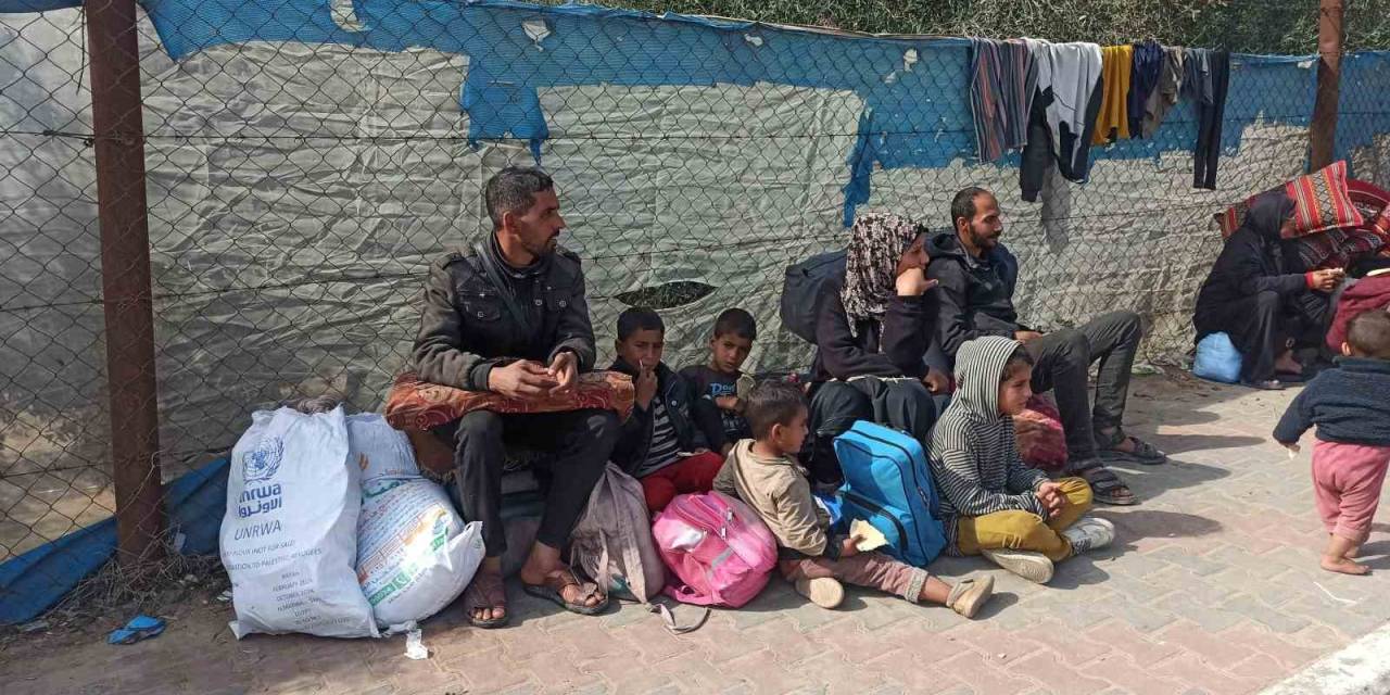 Gazze Şeridi’nin Kuzeyindeki Evlerine Dönmek İsteyen Filistinlilerin Bekleyişi Sürüyor