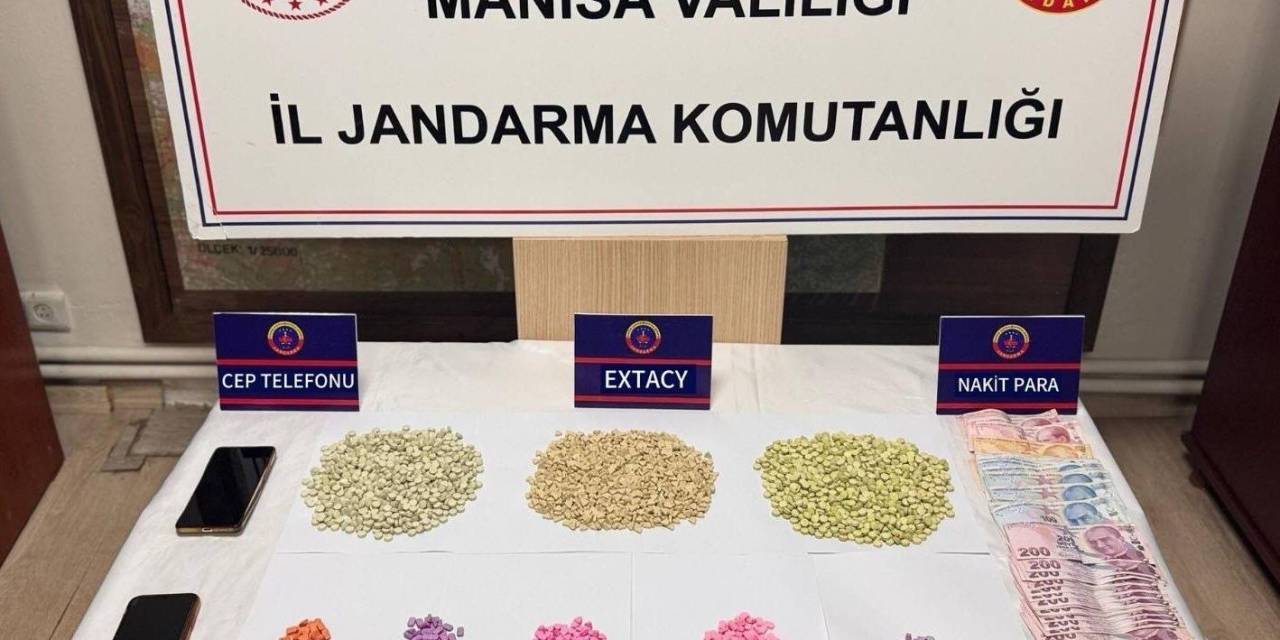 Jandarma Ekipleri Uyuşturucuya Geçit Vermedi