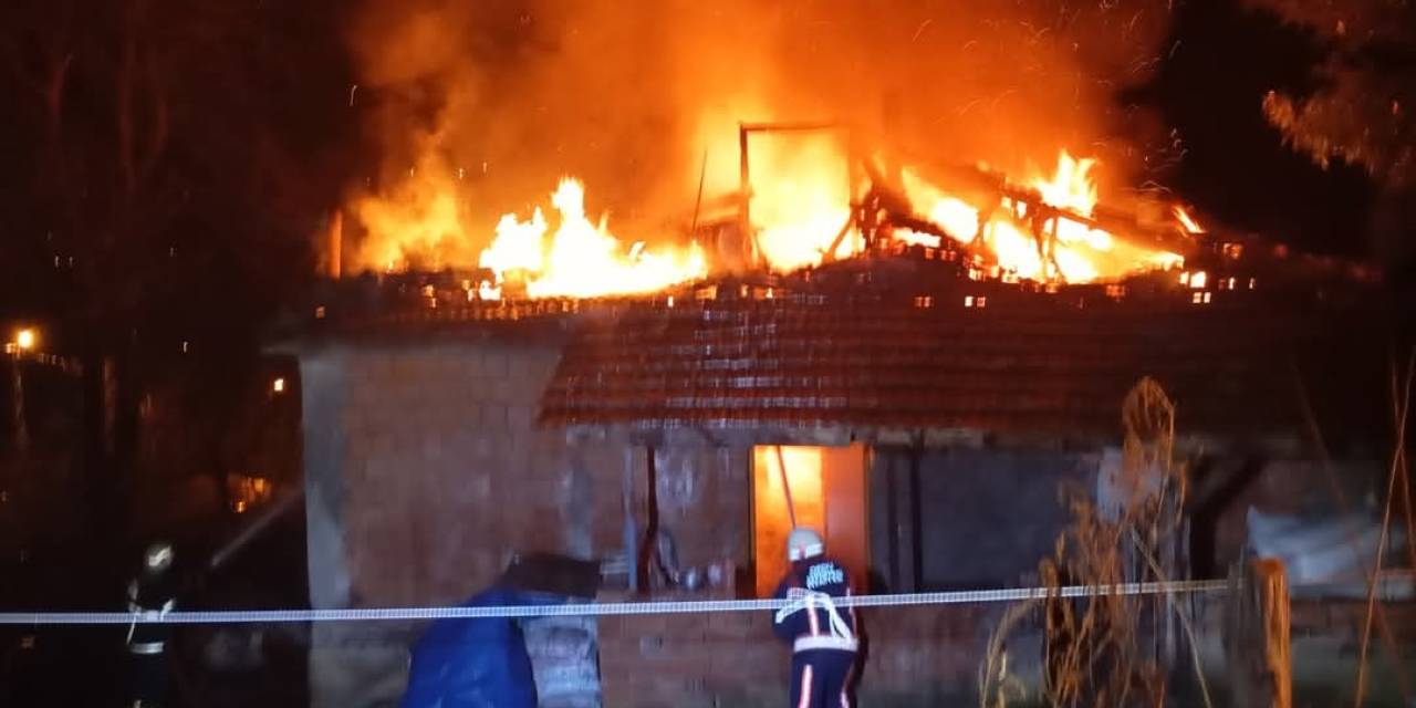 Ordu’da Sobadan Çıkan Yangında Bir Ev Küle Döndü