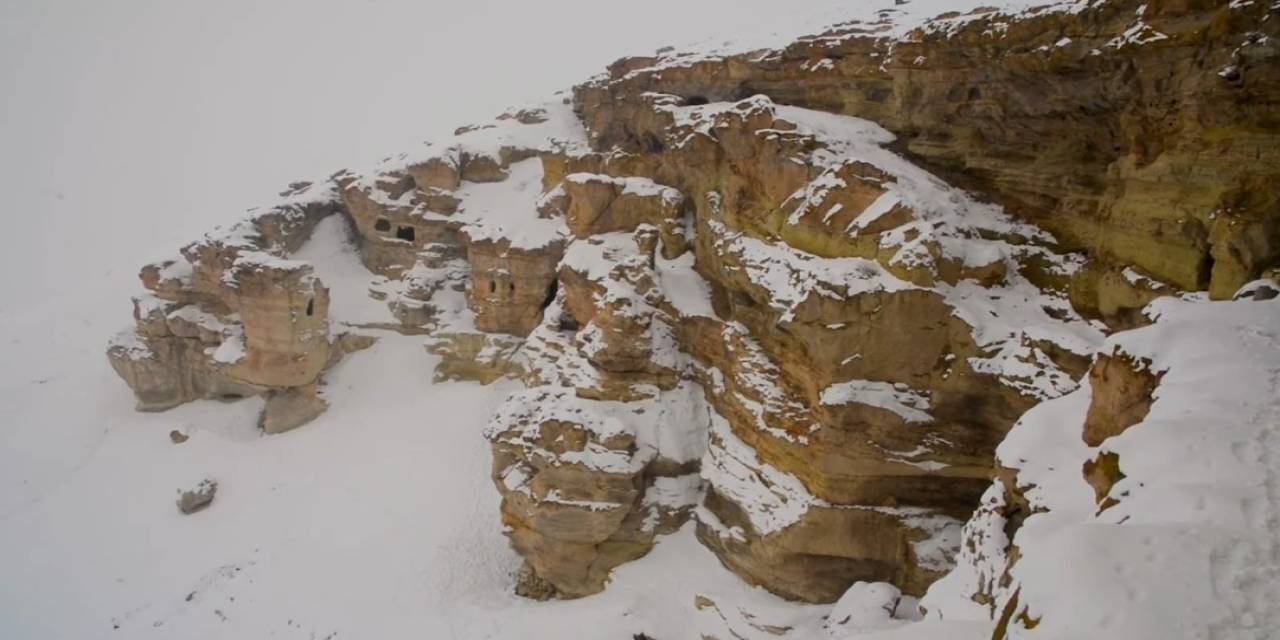 Diyadin’de Göz Kamaştıran Mağaralar