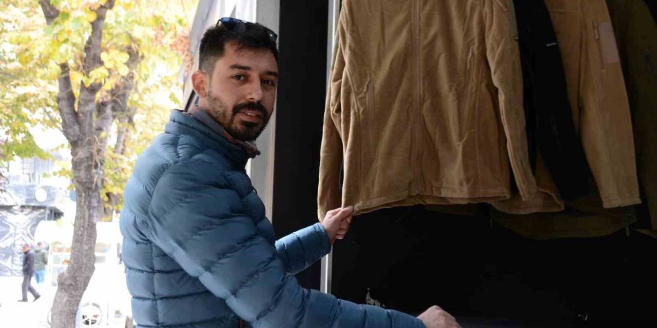 Jöakstore, Bileciklilerle Buluştu