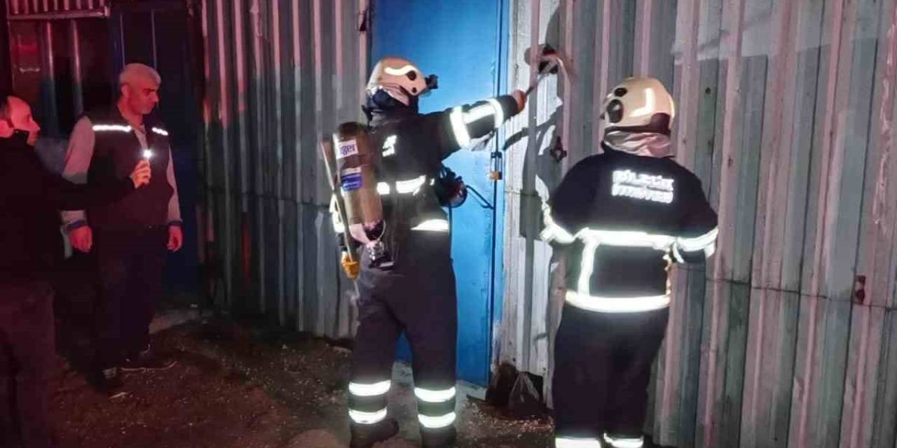 Bilecik’te Bir Fabrikanın Hurdalık Deposunda Yangın Çıktı