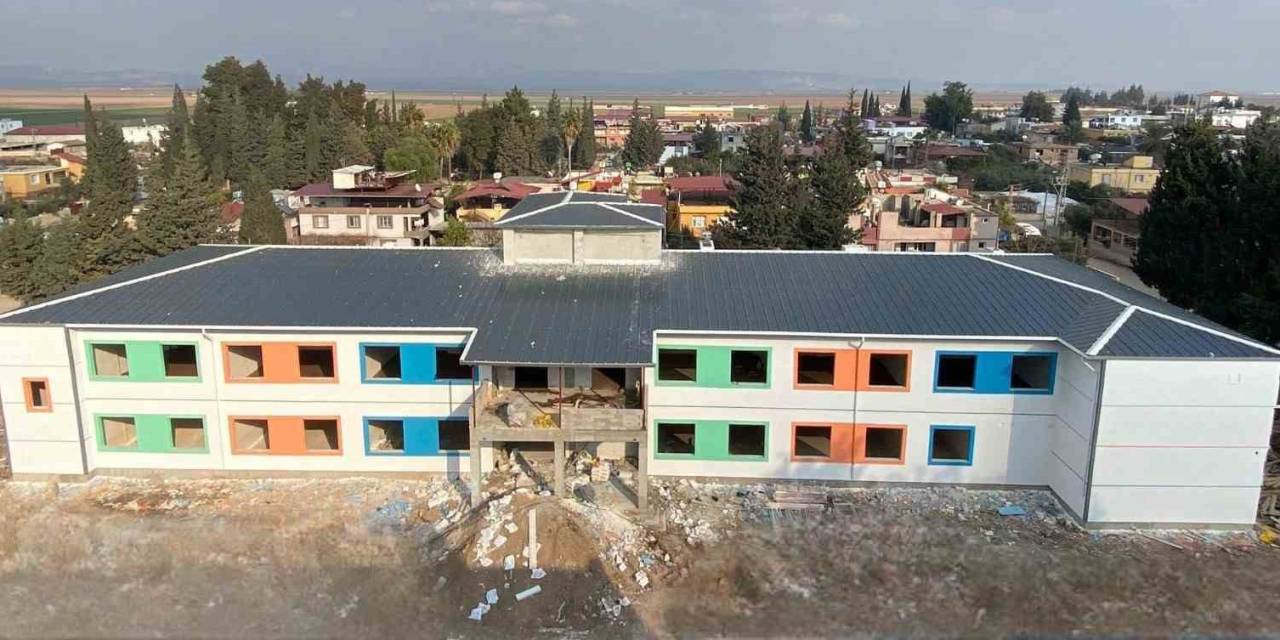 Hatay’daki Okulun Kabası Bitti, İnce İşçiliği Başladı