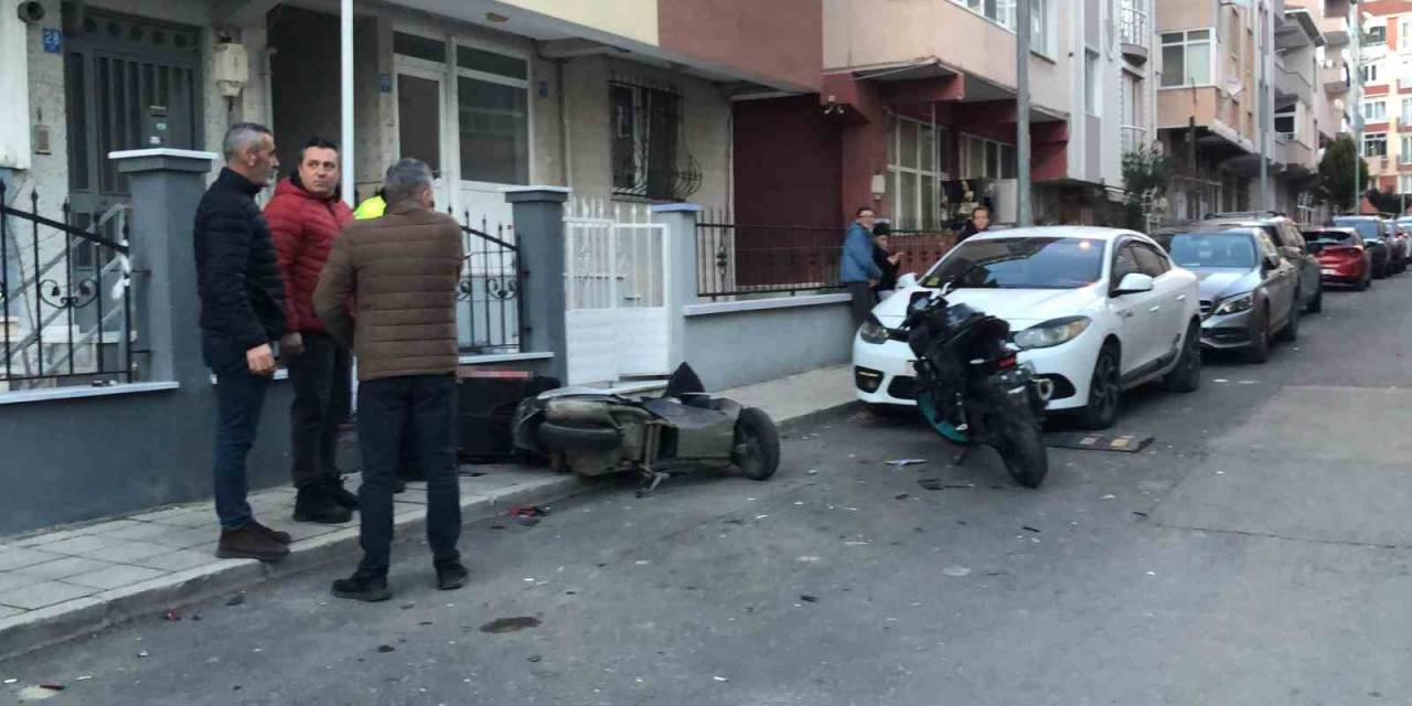 Otomobille Motosikletin Çarpıştığı Kaza Araç Kamerasına Yansıdı