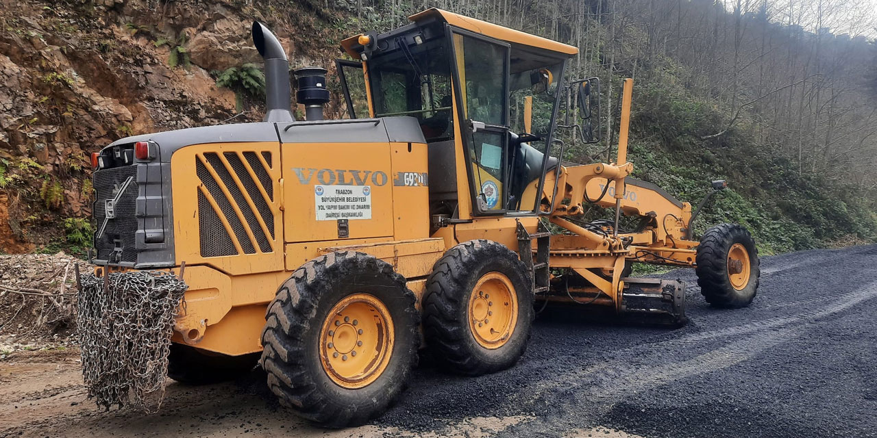 Büyükşehir 18 ilçede yol çalışmalarını sürdürüyor