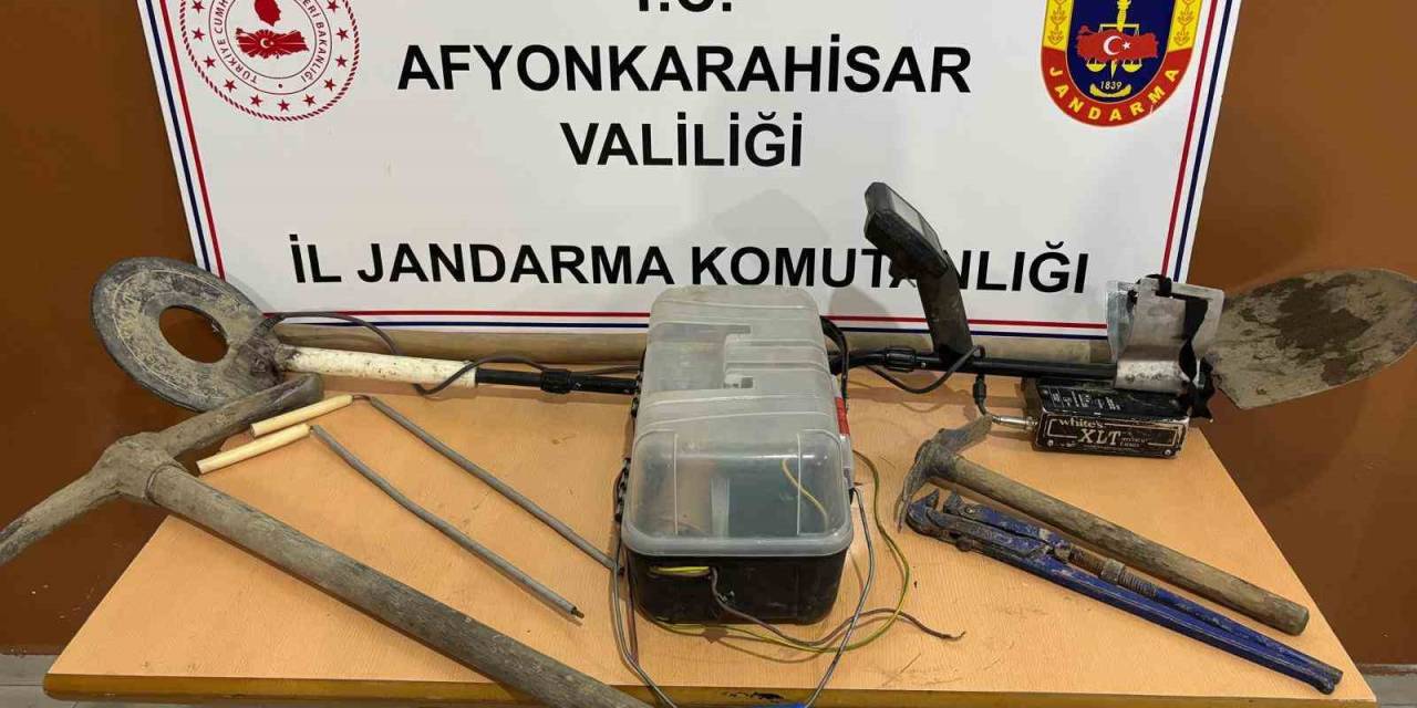 Devriye Gezen Jandarma Definecileri Suçüstü Yaptı