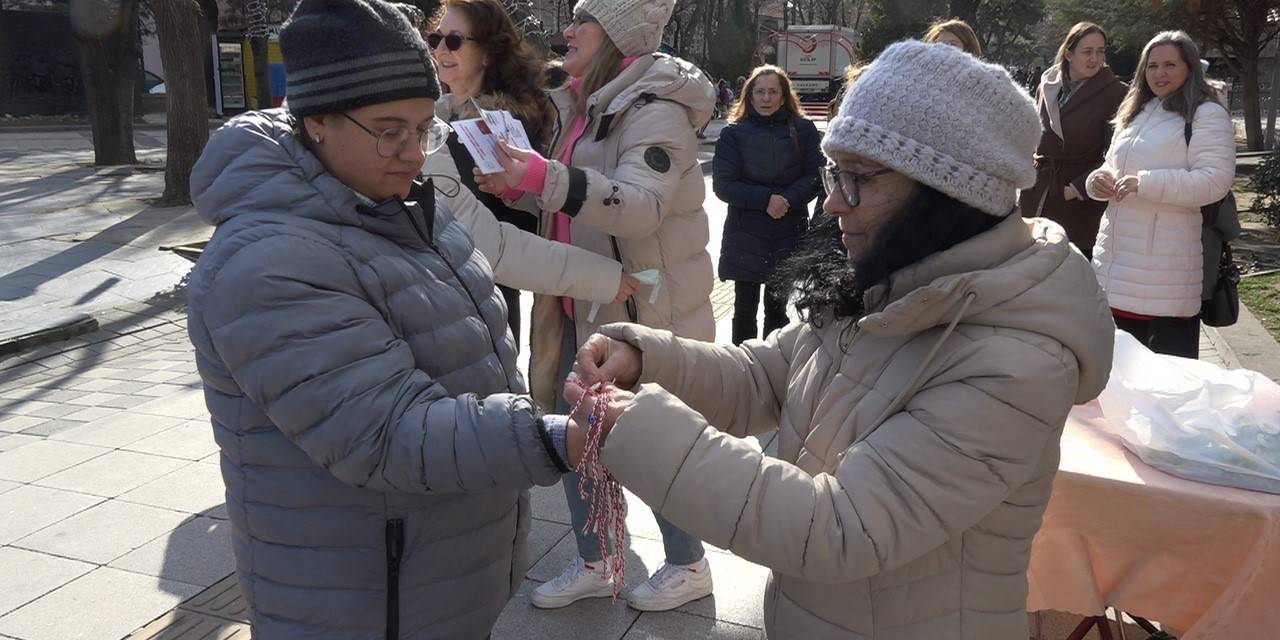 Kırklareli’nde Marteniçka Bileklikle Kansere Dikkat Çektiler