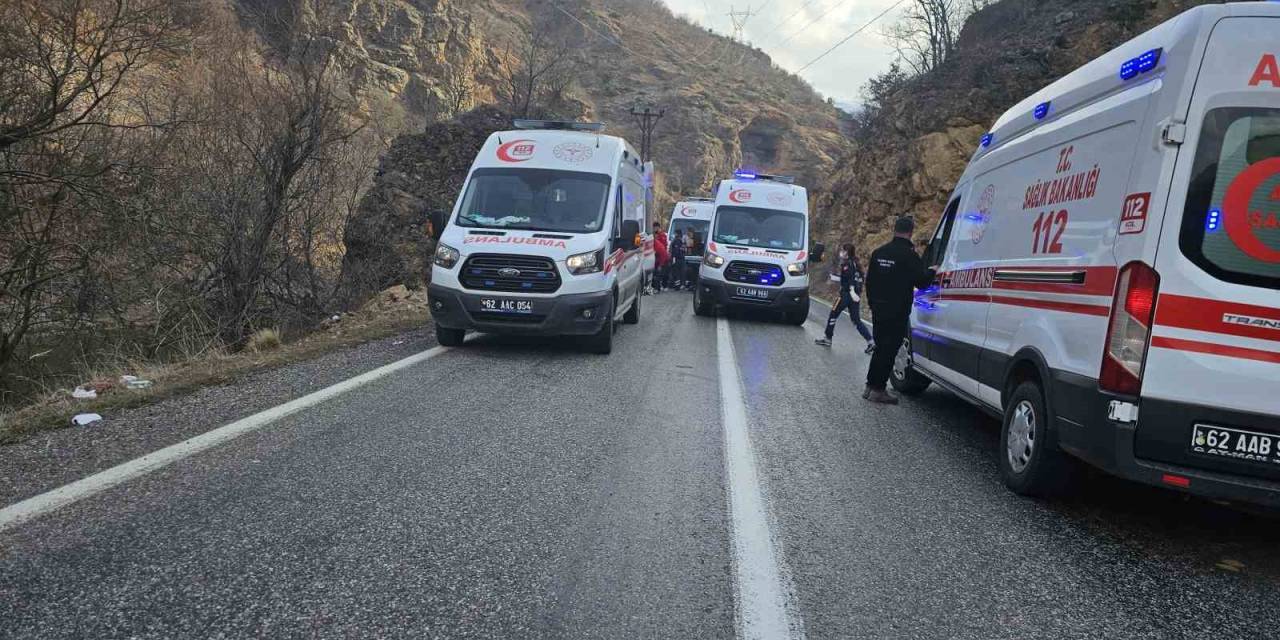 Tunceli’de Feci Kaza: Otomobil Kayaya Çarptı 1, Ölü 5 Yaralı