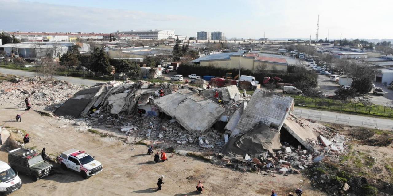 Silivri Belediyesi, 6 Şubat Depreminin Yıl Dönümünde Deprem Tatbikatı Gerçekleştirdi