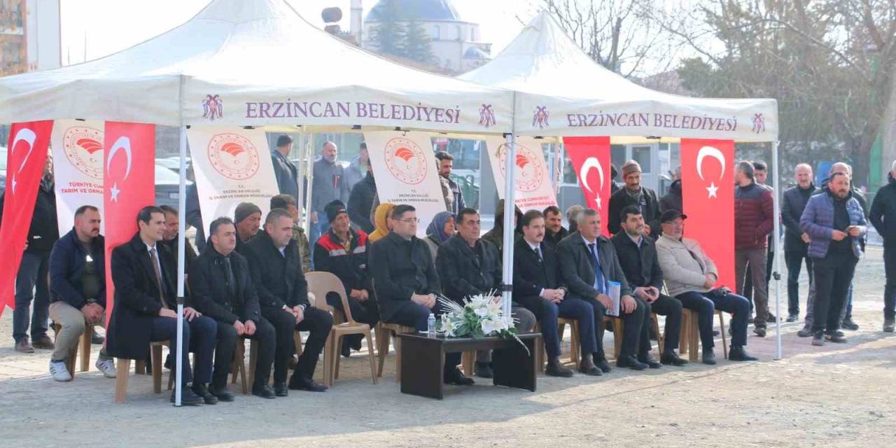 Erzincan’da 66 Yetiştiriciye Hayvan Çadırı Teslim Edildi