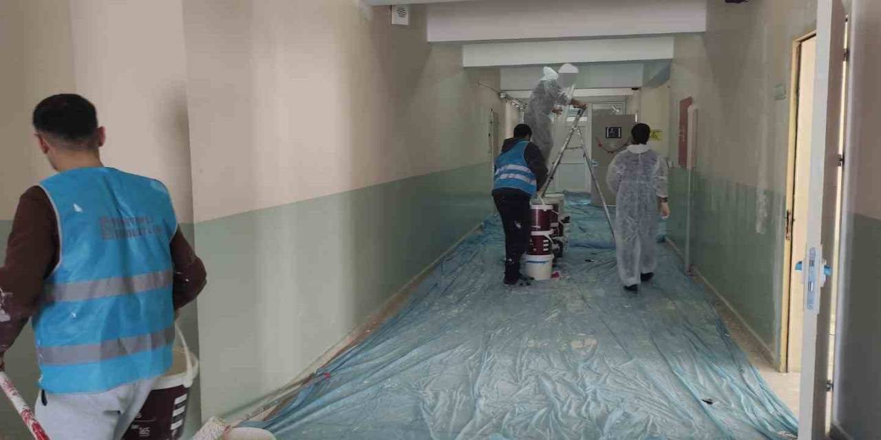 Hükümlülerin Yaptıkları Bakım Onarım Çalışmalarıyla 35 Sınıf 10 Koridor Yenilendi