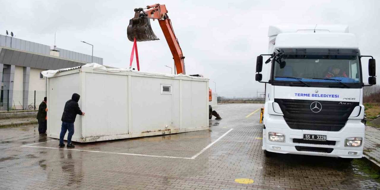 Evi Yanan Aileye Yardım Eli