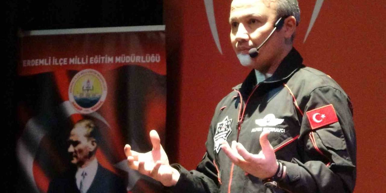 Türkiye’nin İlk Astronotu Gezeravcı’dan ’popüler Yanlış Figürlerin Peşinden Gitmeyin’ Uyarısı