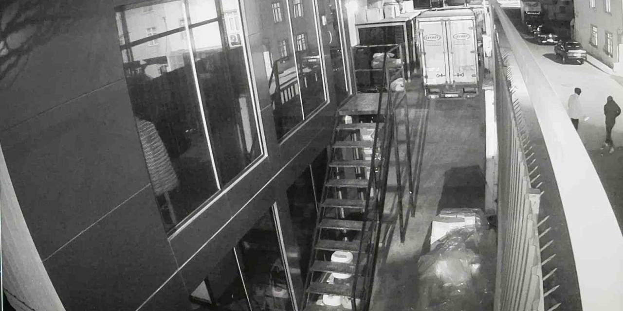 Arnavutköy’deki Cinayetin Güvenlik Kamerası Görüntüleri Ortaya Çıktı