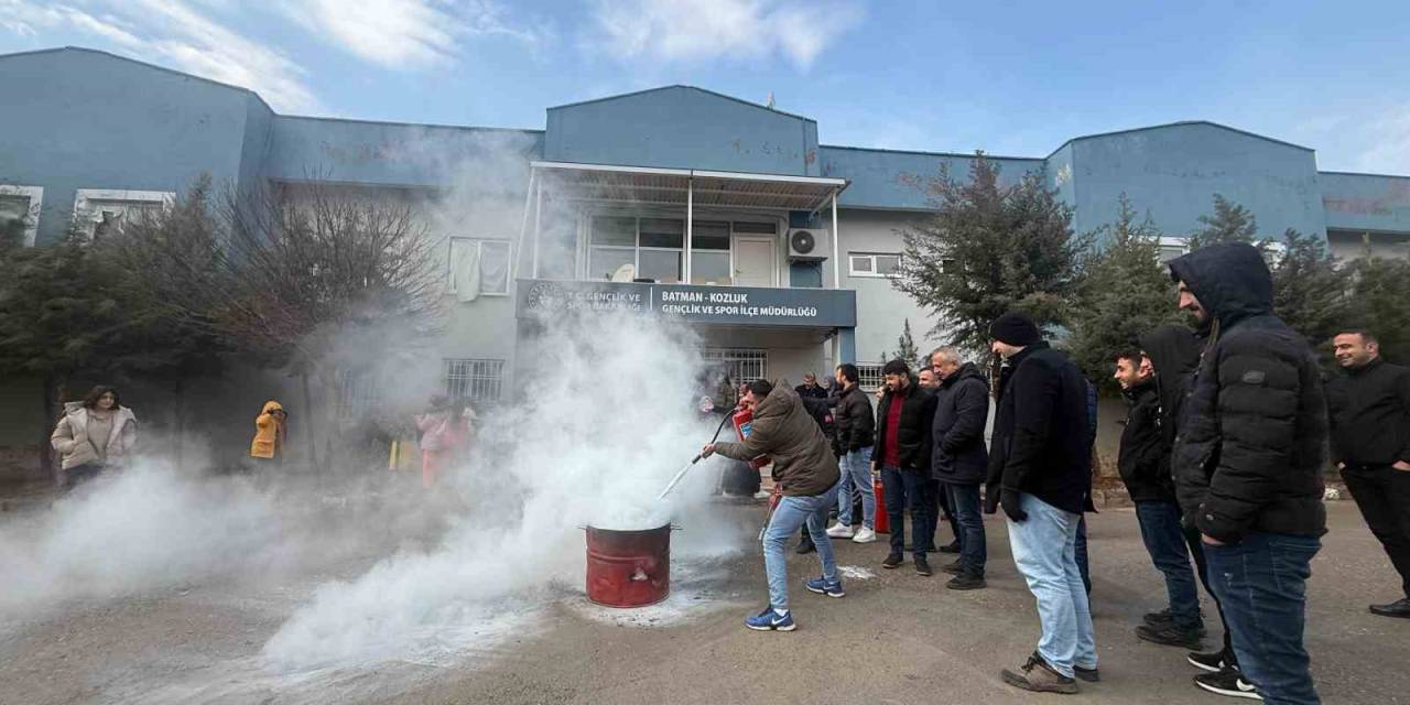 Kozluk Gençlik Merkezinde Gerçeğini Aratmayan Yangın Tatbikatı