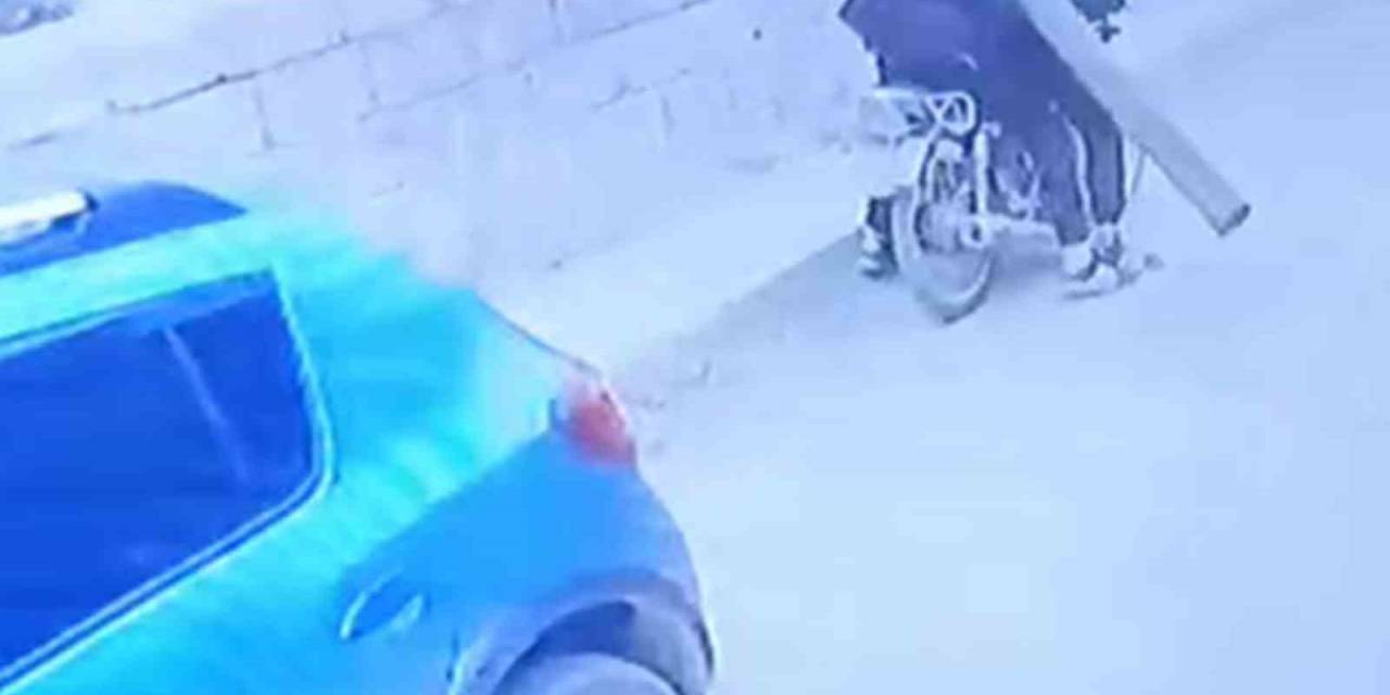 Motosikletle Gelip Evin Bahçesindeki Su Motorunu Çaldılar: O Anlar Kamerada