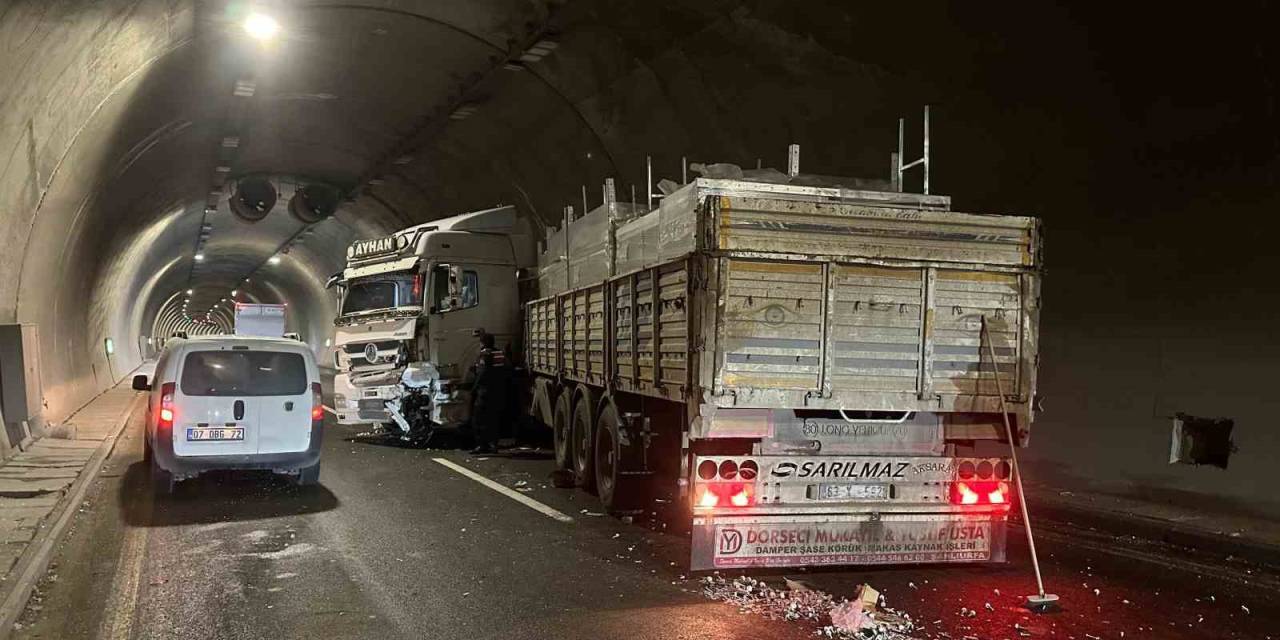 Erkenek Tüneli’nde Trafik Kazası: 1 Yaralı