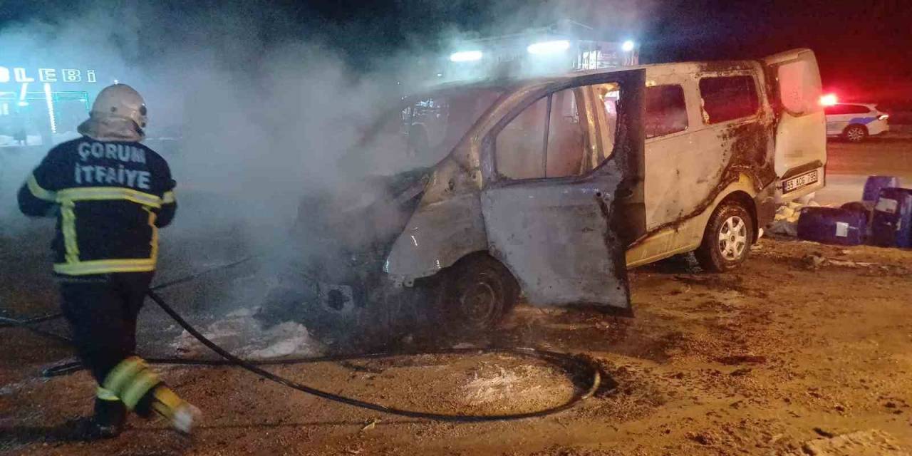 Alevlere Teslim Olan Hafif Ticari Araç Kullanılmaz Hale Geldi