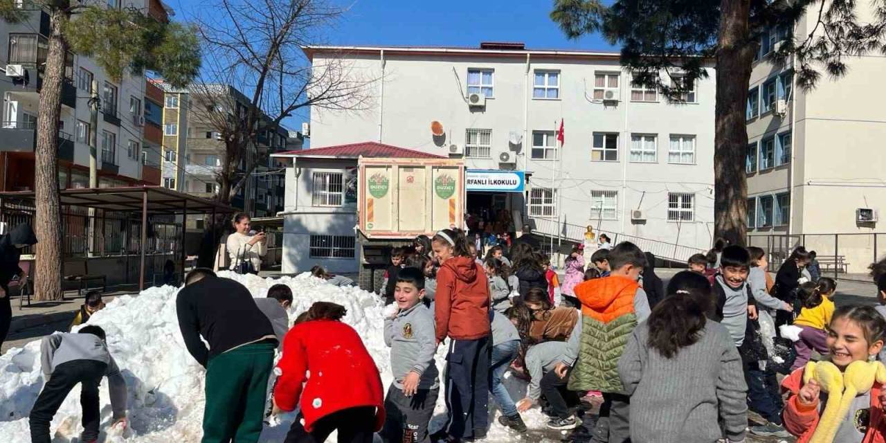 Osmaniye’de Öğrencilerin Kar Heyecanı