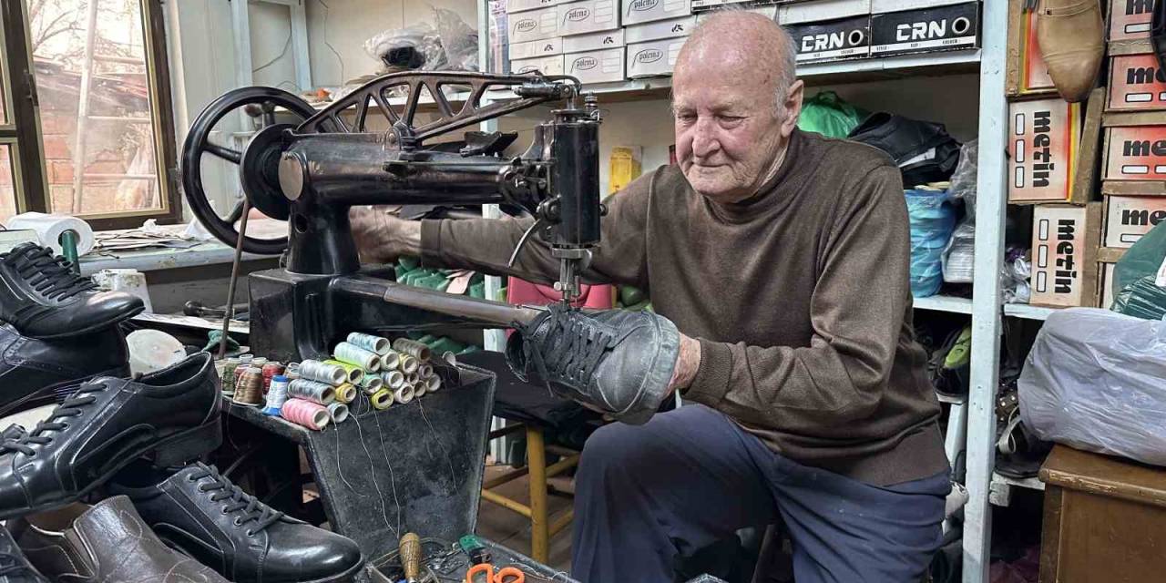 61 Yıldır Ayakkabı Tamir Ediyor
