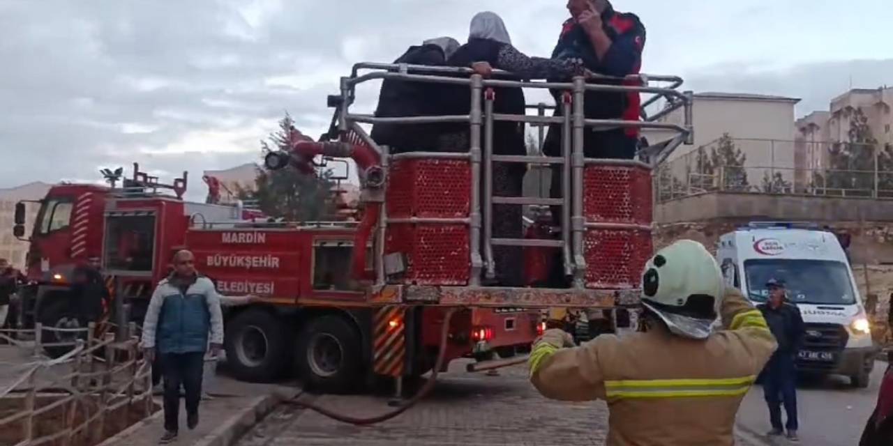 Mardin’de Bir Apartmanda Çıkan Yangında 5 Kişi Dumandan Etkilendi