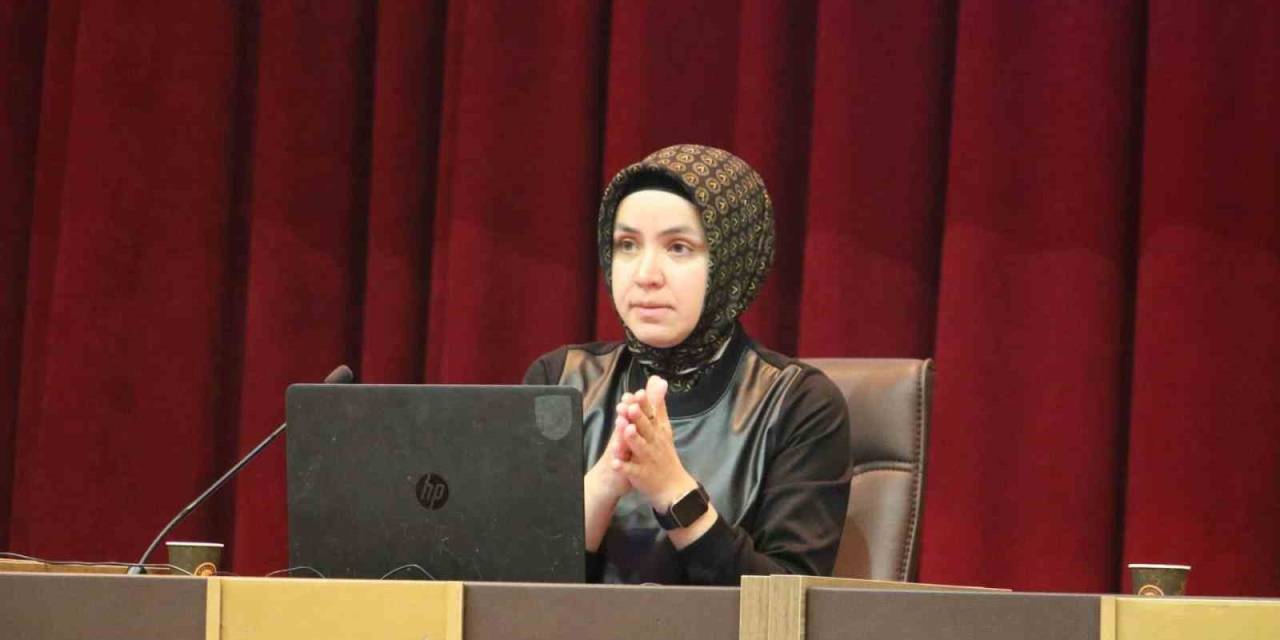 Karabük Üniversitesinde Öğrencilere Mesleki Oryantasyon Eğitimi