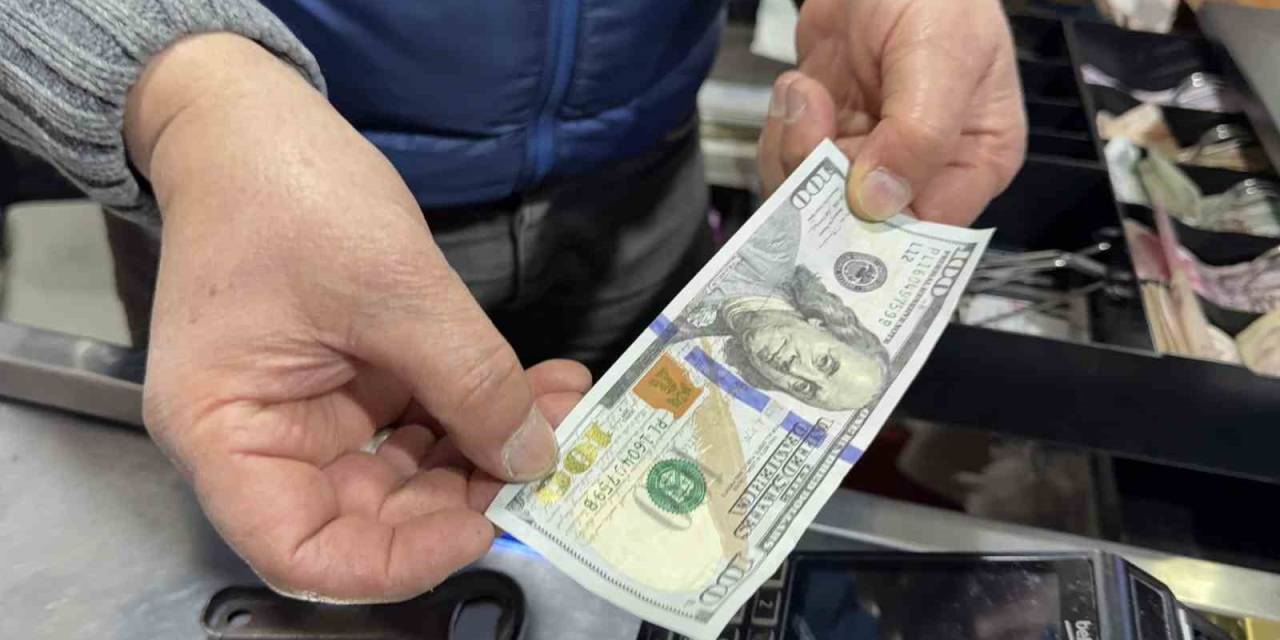 Arnavutköy’de Bir Şahıs Sahte Dolarla Alışveriş Yapıp Para Üstü Aldı