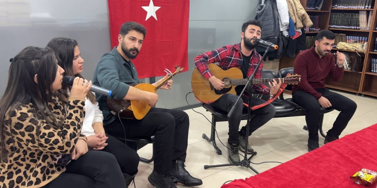 Sınavlara Hazırlanan Öğrencilere Ders Arası Müzik