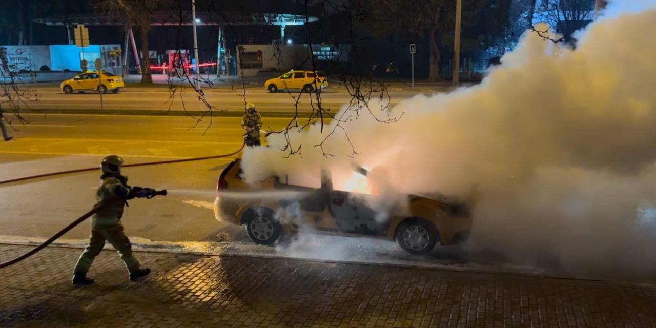 Seyir Halinde Bir Anda Alev Alan Araç Kullanılamaz Hale Geldi