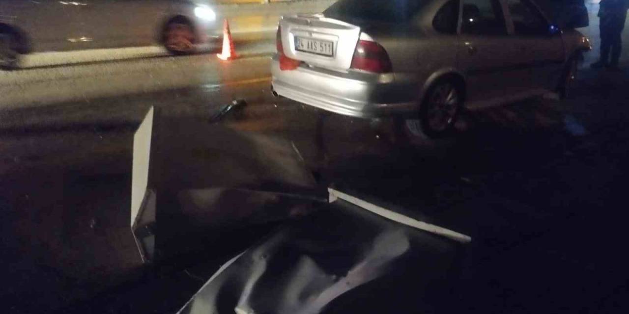 Ankara’da Kontrolden Çıkan Otomobil Kaldırımdaki Elektrik Panosuna Çarptı: 2 Yaralı