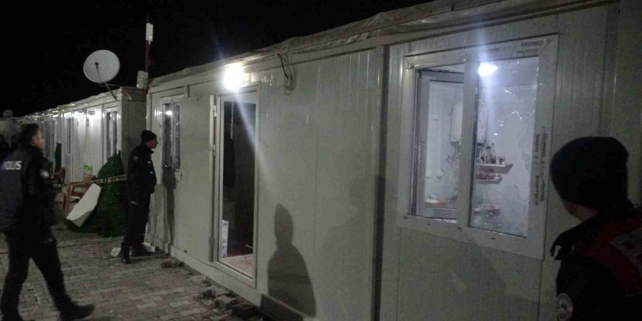 Malatya’da Bıçaklı Saldırıya Uğrayan Polis Memuru Yaralandı