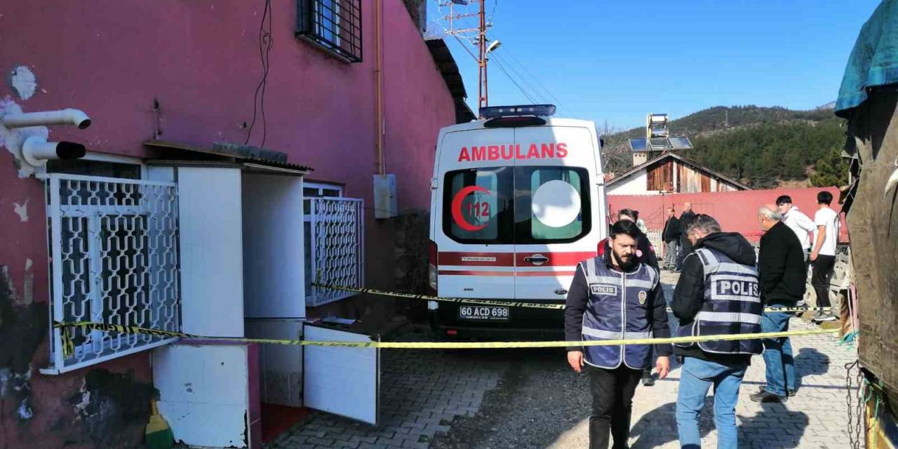 Eşine Bıçak Çektiği İçin Oğlunu Öldürmüş