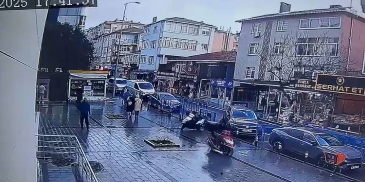 Ataşehir’de Güpegündüz Motosiklet Hırsızlığı Kamerada