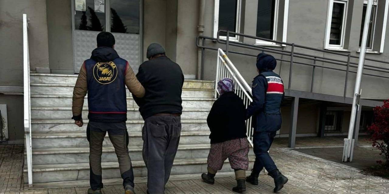 Yevmiyeli Çalıştıkları Çilek Bahçesinde Yakalandılar