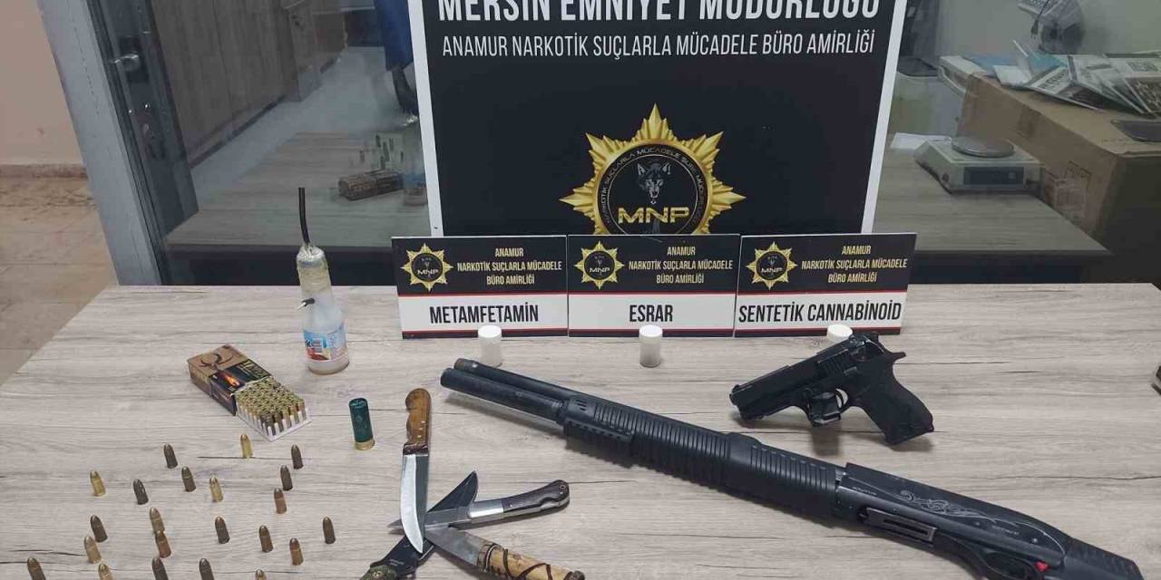 Yakalanan 2 Şüpheliden Silahlar Ve Uyuşturucu Çıktı