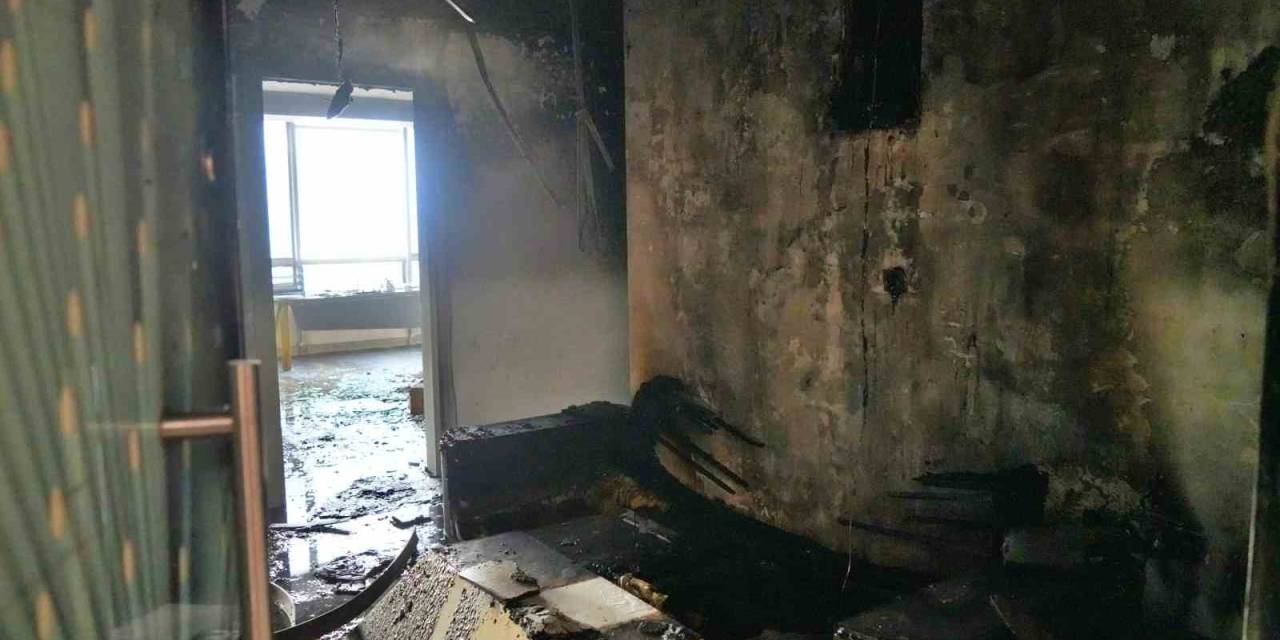 Antalya’da Ofis Yangını: 1 Buçuk Milyon Tl’lik Mal Kaybı