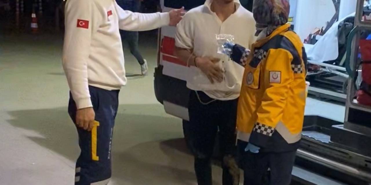 Kavgayı Ayırmak İsterken Bıçaklandı