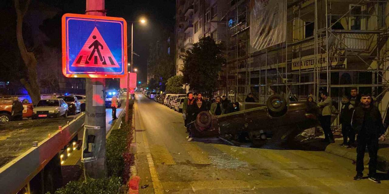 Aydınlatma Direğine Çarpan Otomobil Takla Attı: 4 Yaralı