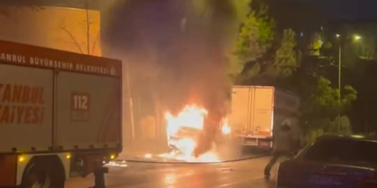 Eyüpsultan’da Alev Alan Araçta Patlamalar Peş Peşe Geldi